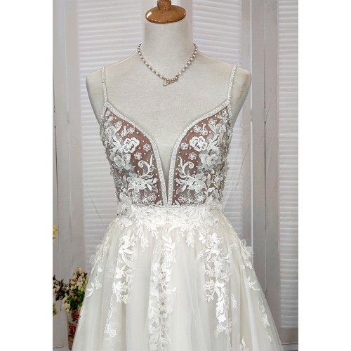 A-Line Beaded Floral Lace Appliqued Accent with Pearl Beads Plunge V neckline Tulle Wedding Dress - MO-A2004