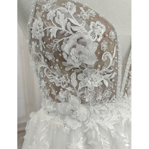 A-Line Beaded Floral Lace Appliqued Accent with Pearl Beads Plunge V neckline Tulle Wedding Dress - MO-A2004